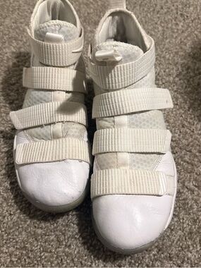 Nike Kids White Hook-and-Loop Athletic Shoes